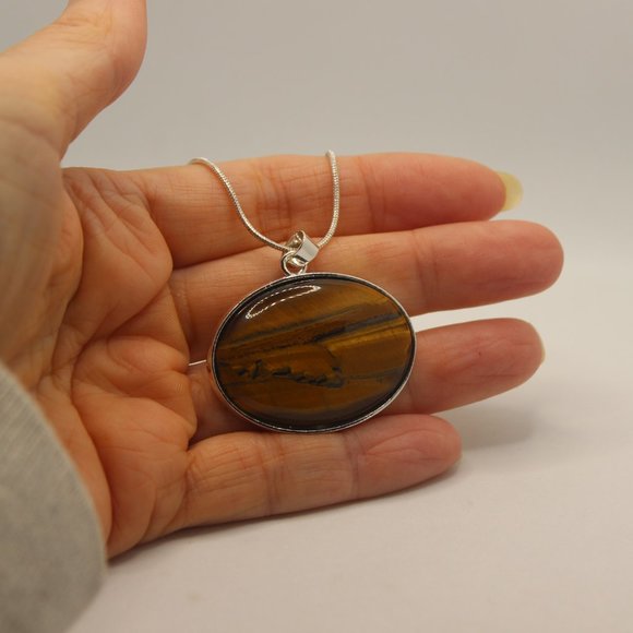Tiger Eye Pendant on Chain - Picture 3 of 3